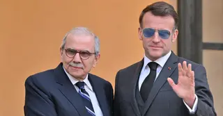 প্যারিসে ইমানুয়েল ম্যাক্রোঁ ও লেবাননের প্রধানমন্ত্রীর বৈঠক